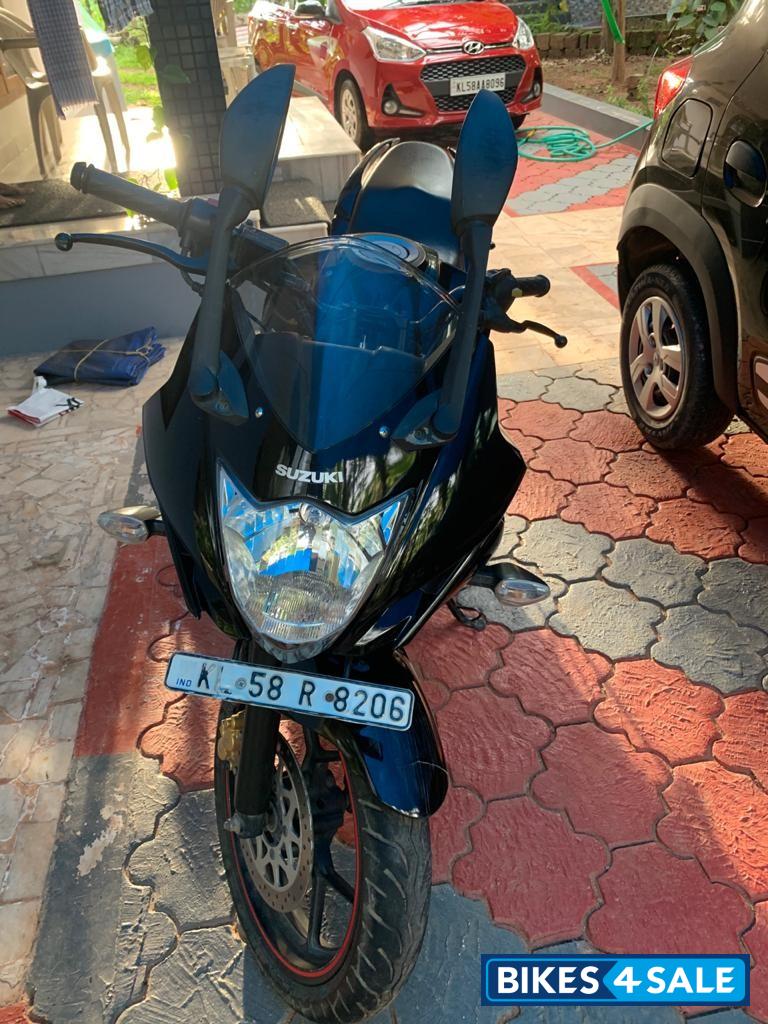 Black Suzuki Gixxer SF Black Suzuki Gixxer SF