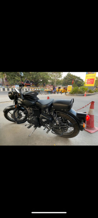 Matte Black Royal Enfield Classic Stealth Black