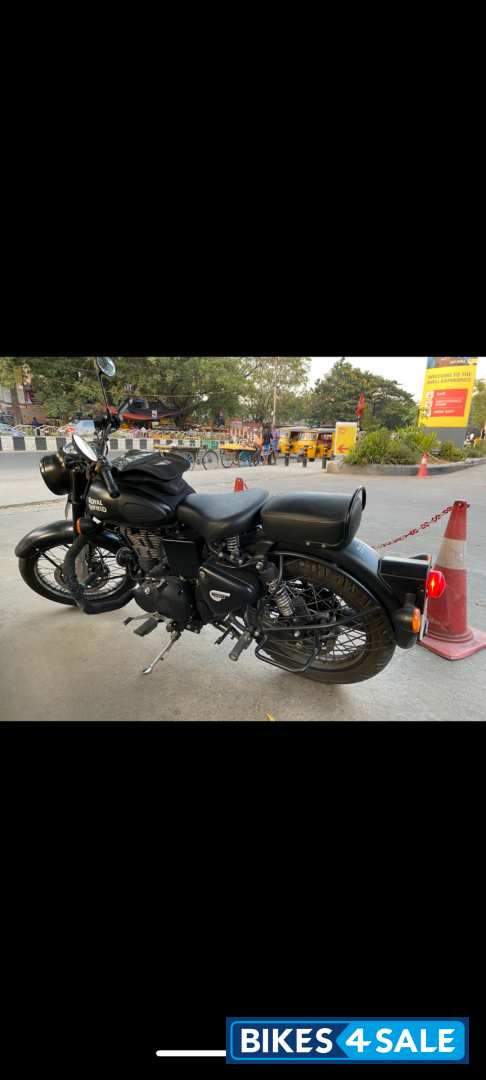 Matte Black Royal Enfield Classic Stealth Black