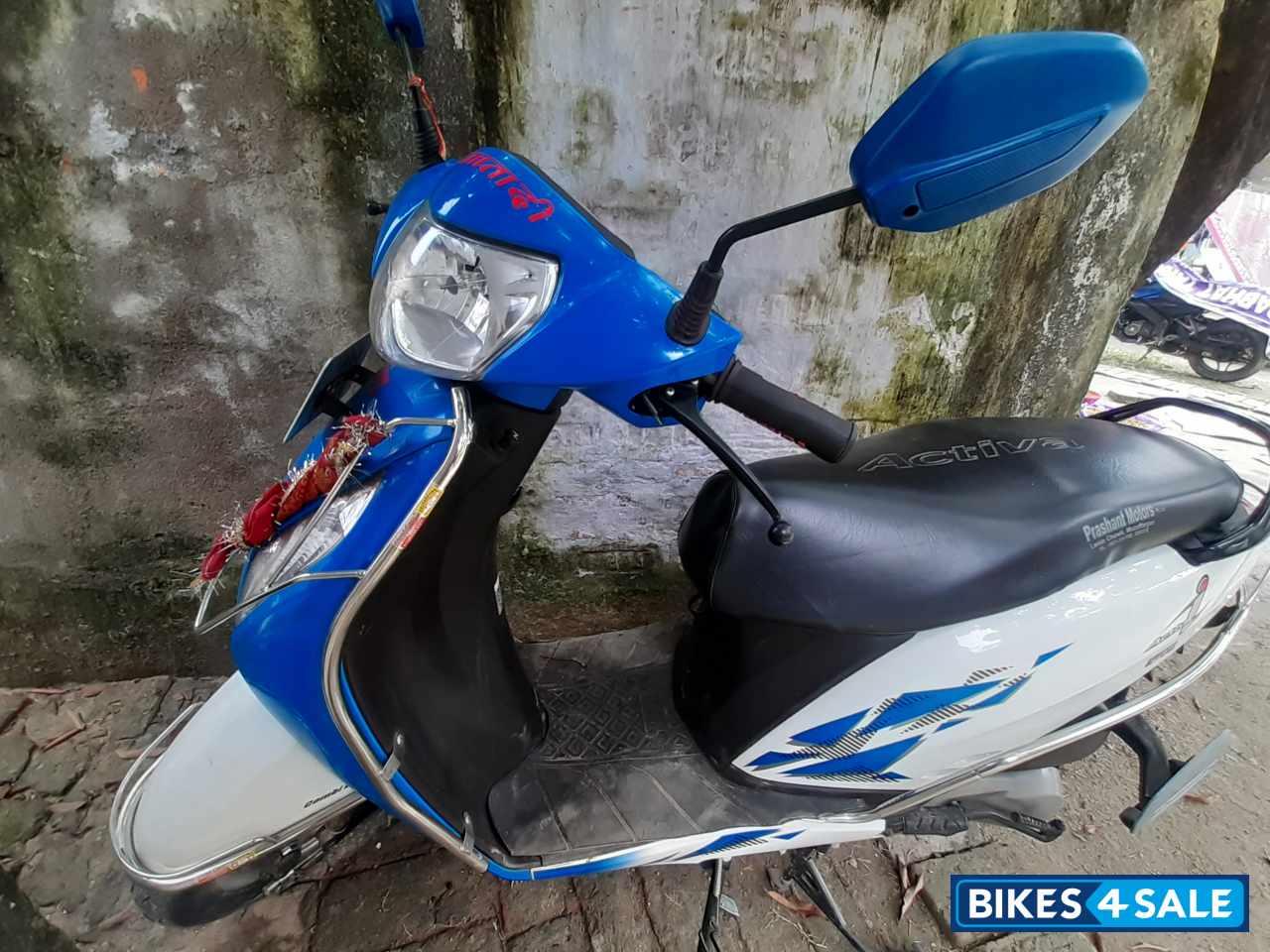 Green And White Honda Activa i