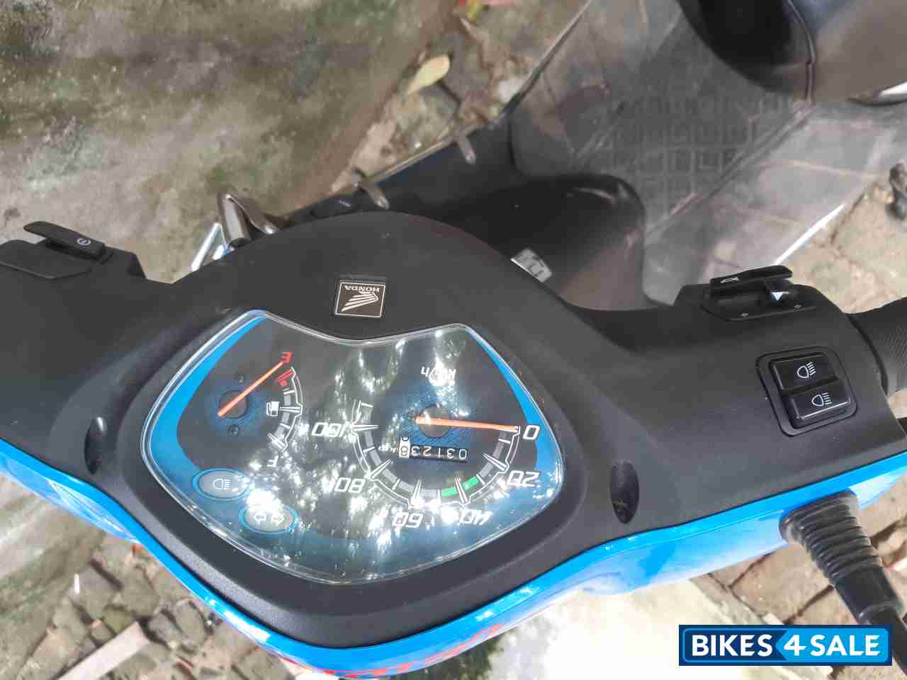 Green And White Honda Activa i