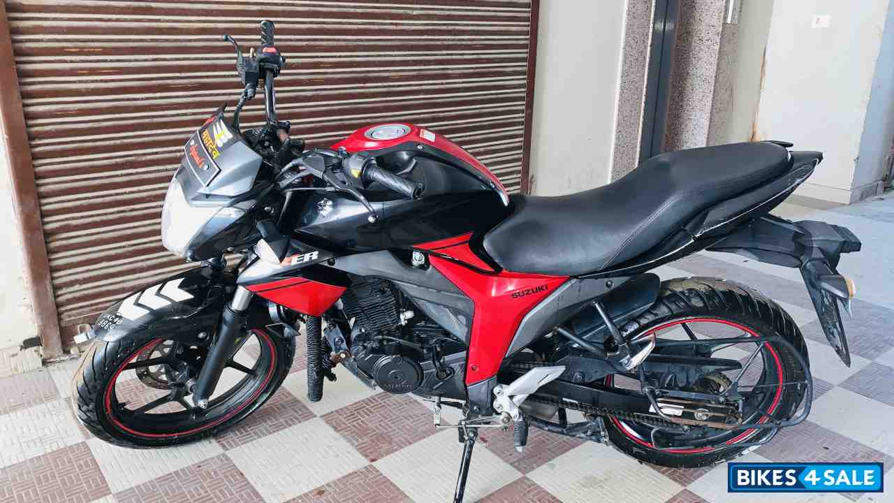 Black And Red Suzuki Gixxer 150