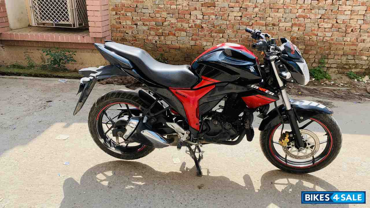 Black And Red Suzuki Gixxer 150