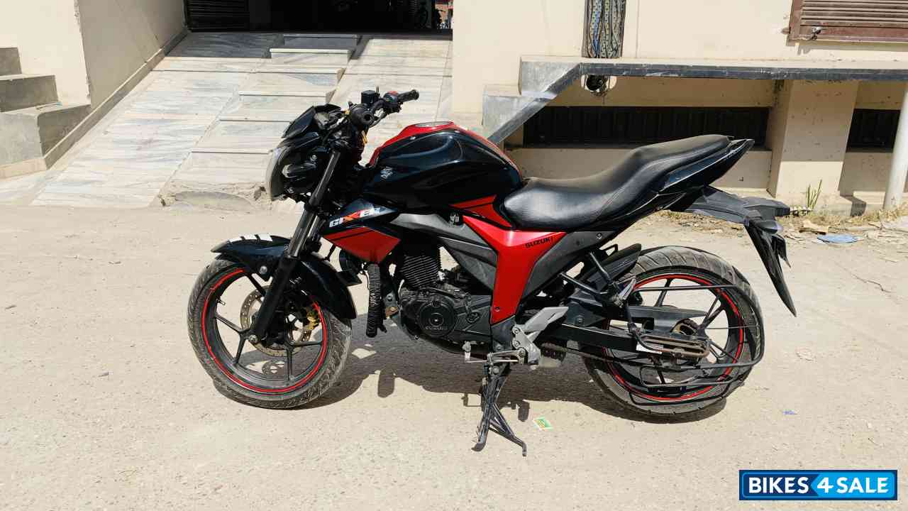 Black And Red Suzuki Gixxer 150