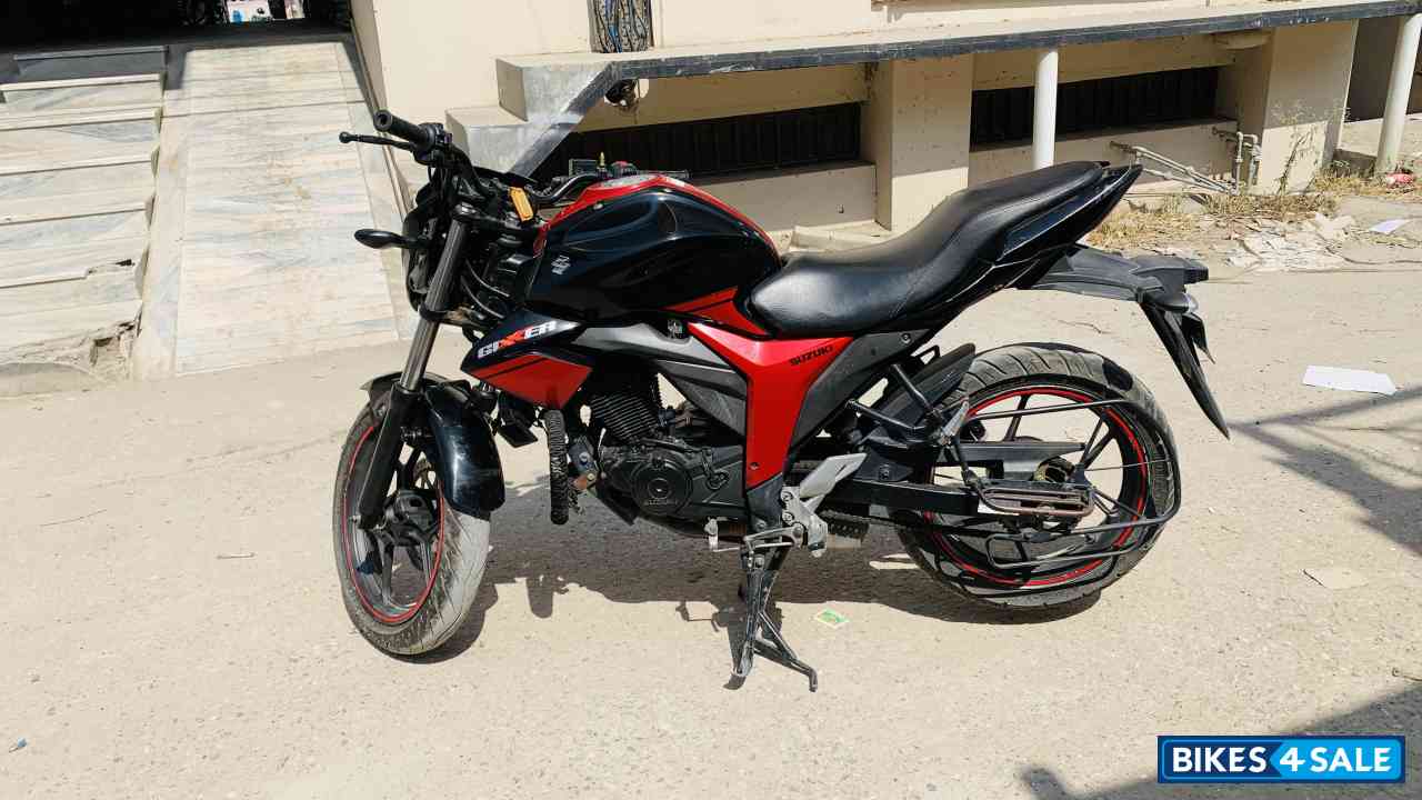 Black And Red Suzuki Gixxer 150