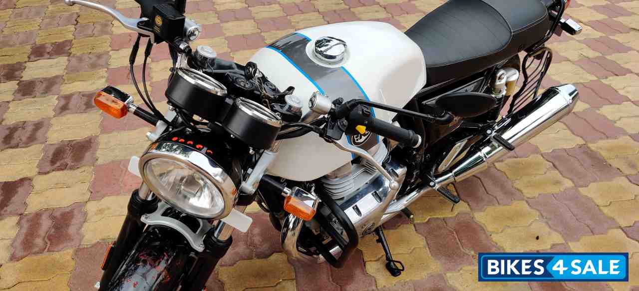 White Royal Enfield Continental GT 650 Twin