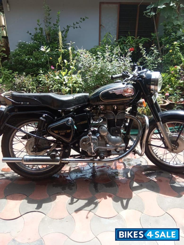 Black Royal Enfield Bullet Standard 350