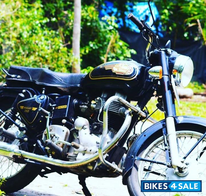 Black Royal Enfield Bullet Standard 350