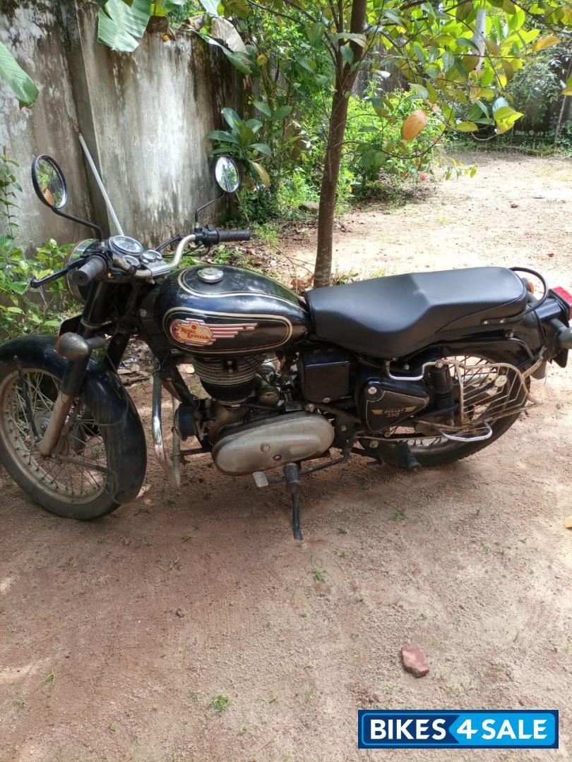 Black Royal Enfield Bullet Standard 350