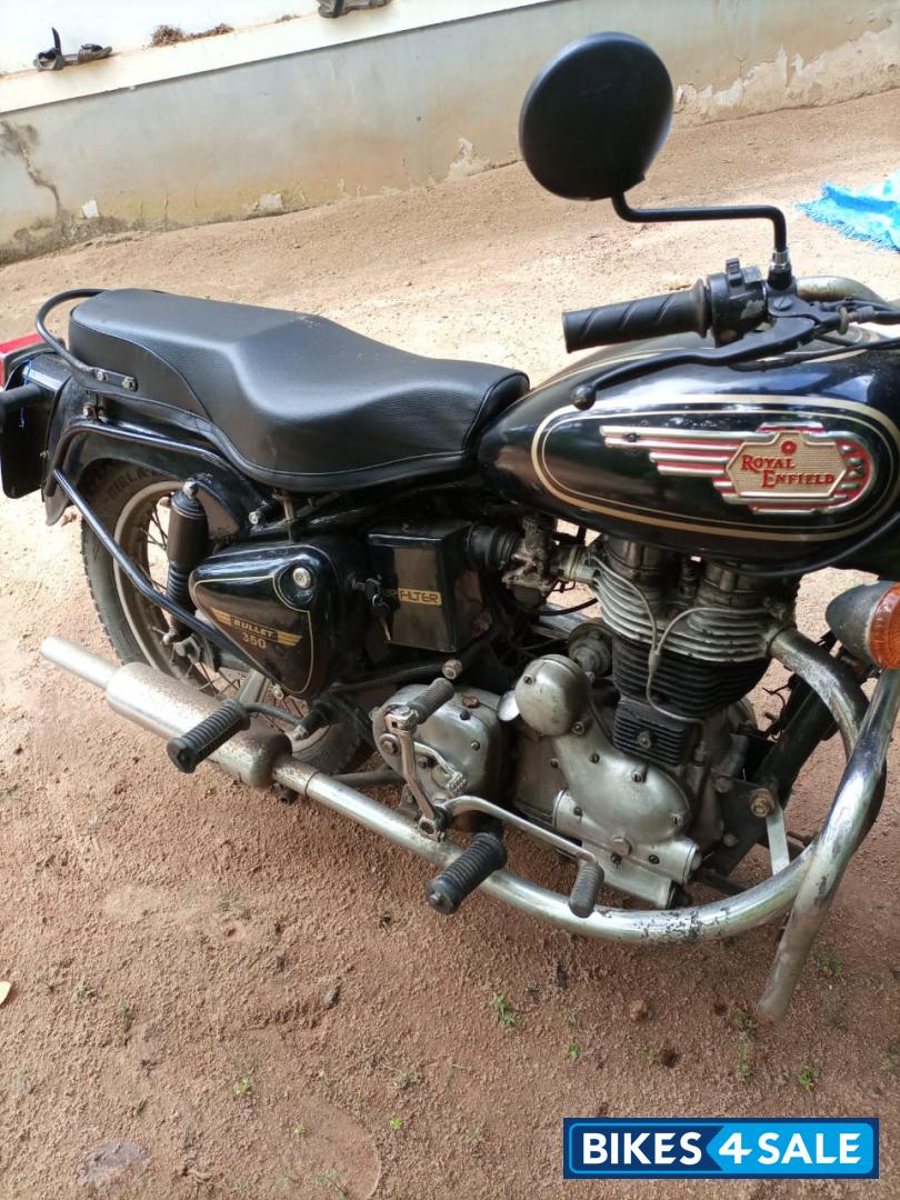 Black Royal Enfield Bullet Standard 350