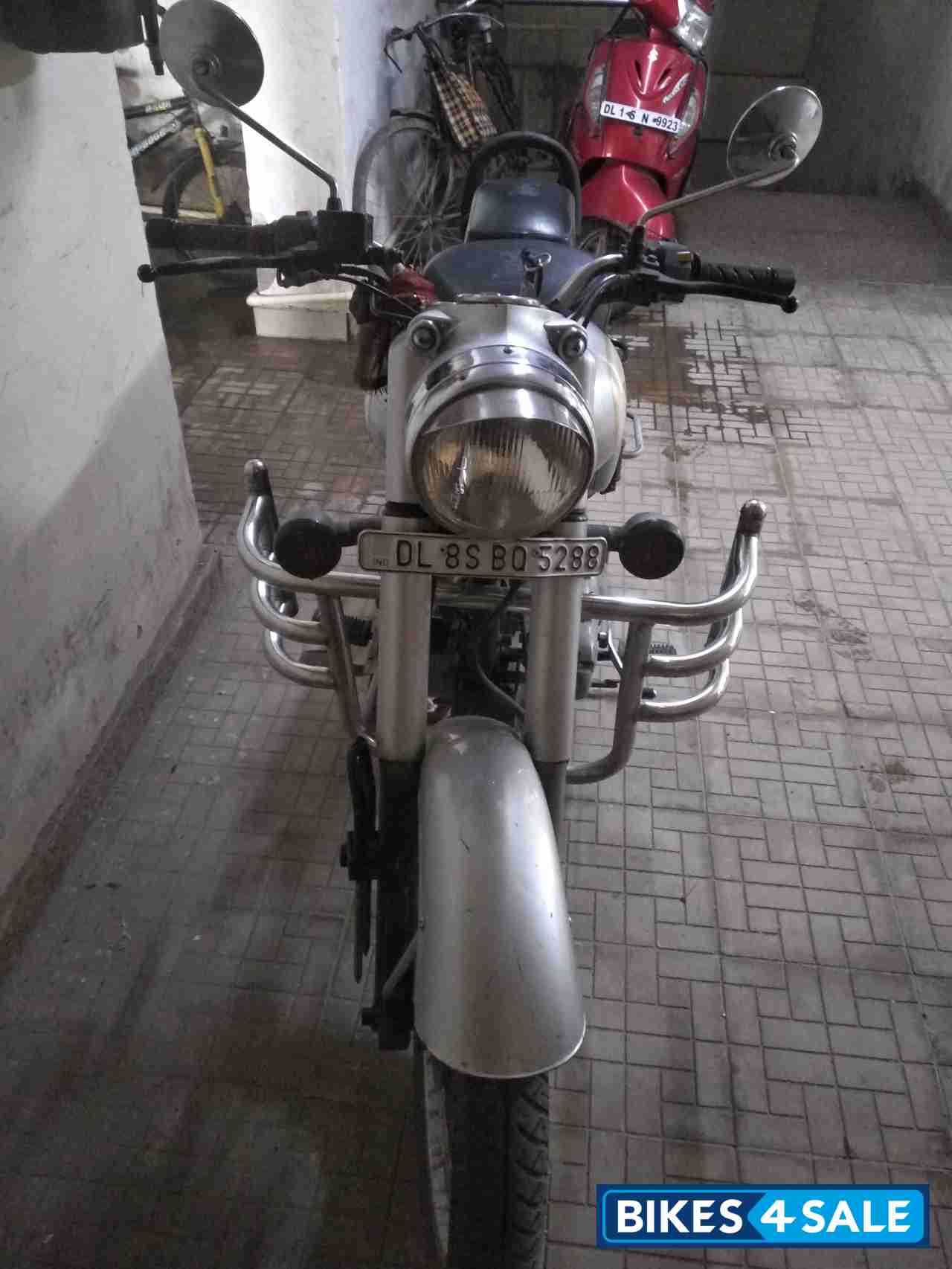 Silver Royal Enfield Classic 350 Silver Royal Enfield Classic 350