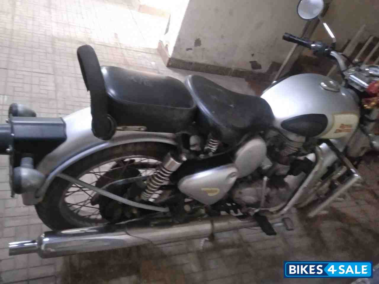 Silver Royal Enfield Classic 350 Silver Royal Enfield Classic 350