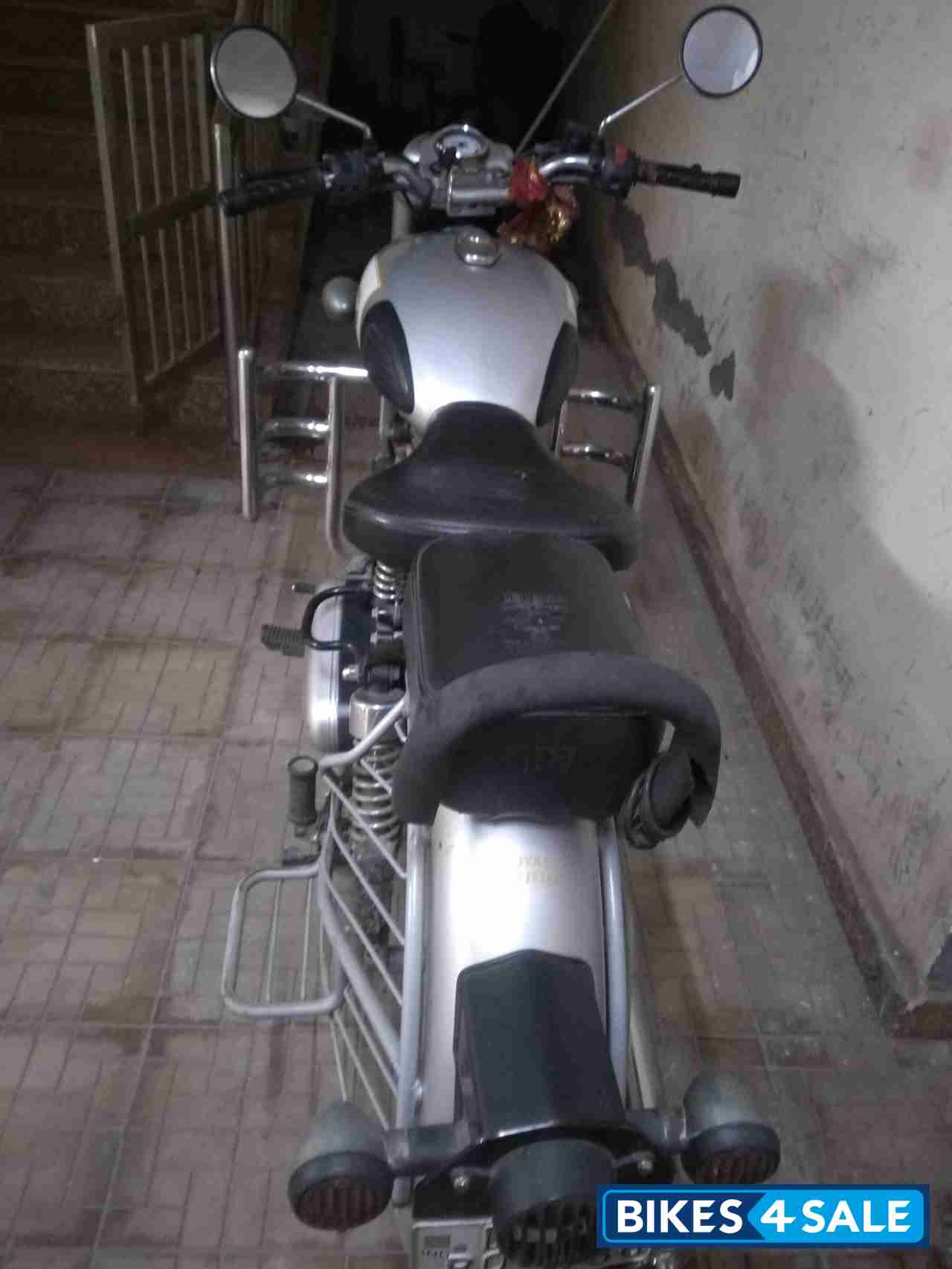 Silver Royal Enfield Classic 350 Silver Royal Enfield Classic 350