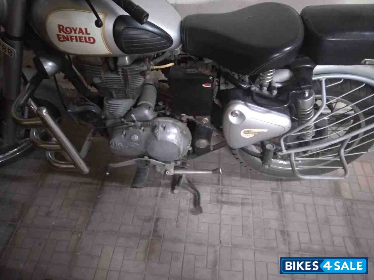 Silver Royal Enfield Classic 350 Silver Royal Enfield Classic 350