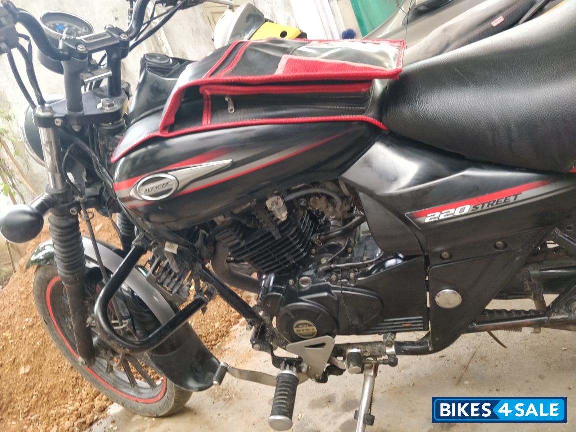 Bajaj Avenger Street 220