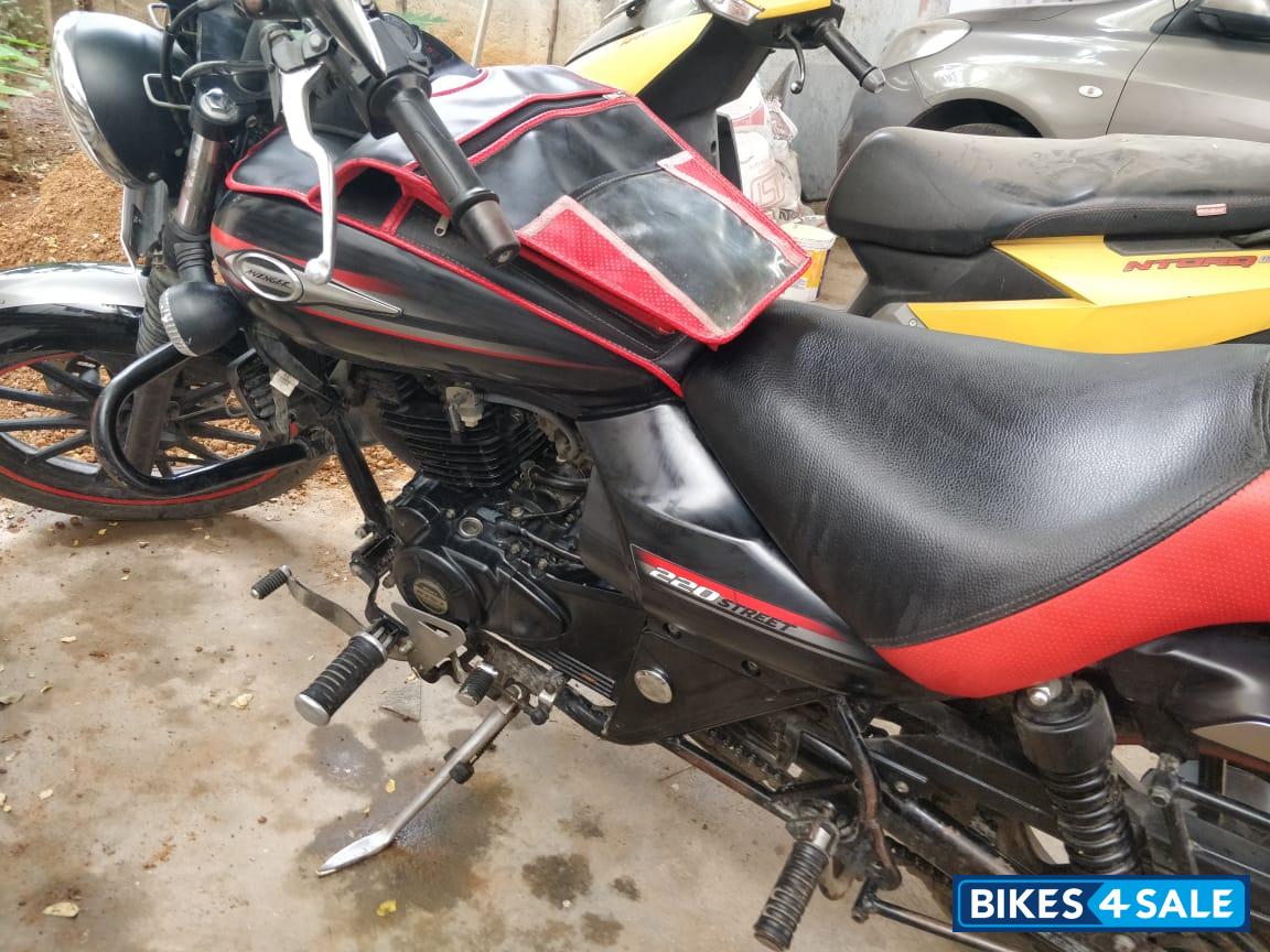 Bajaj Avenger Street 220