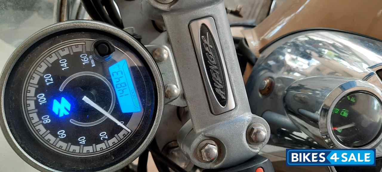 Gold Bajaj Avenger Cruise 220 Gold Bajaj Avenger Cruise 220