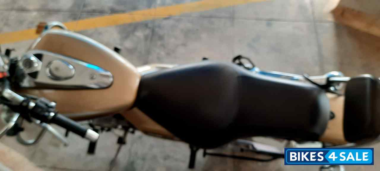 Gold Bajaj Avenger Cruise 220 Gold Bajaj Avenger Cruise 220