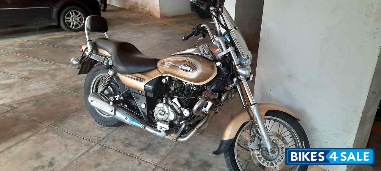 Gold Bajaj Avenger Cruise 220 Gold Bajaj Avenger Cruise 220