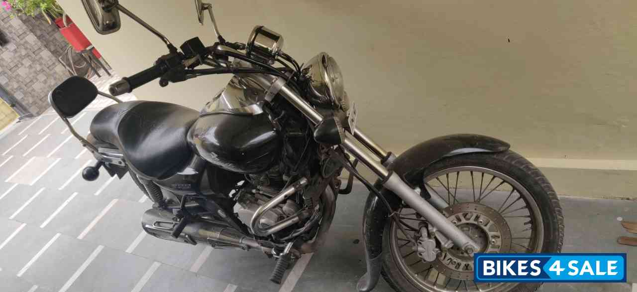 Bajaj Avenger 200 DTS-i