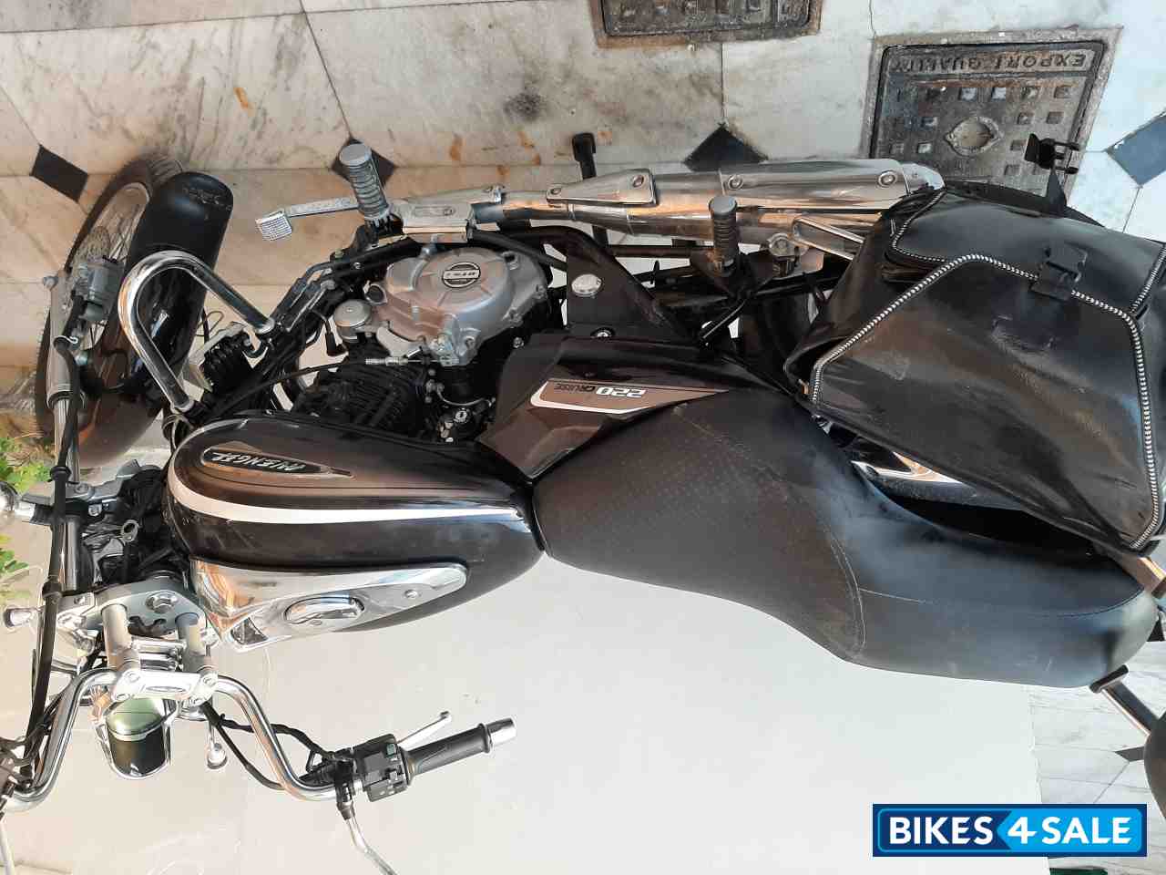 Auburn Black Bajaj Avenger Cruise 220