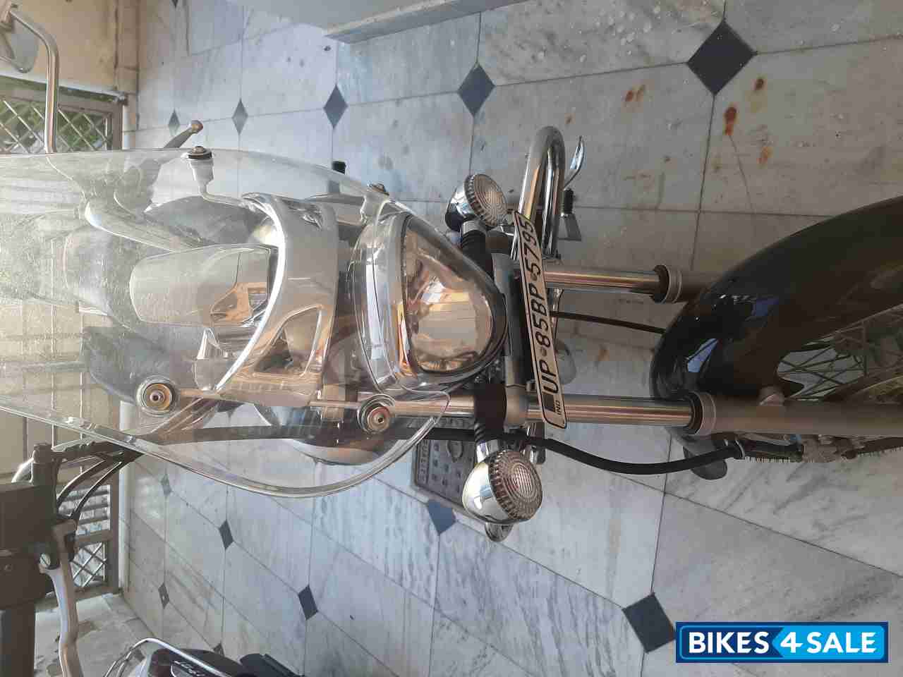 Auburn Black Bajaj Avenger Cruise 220