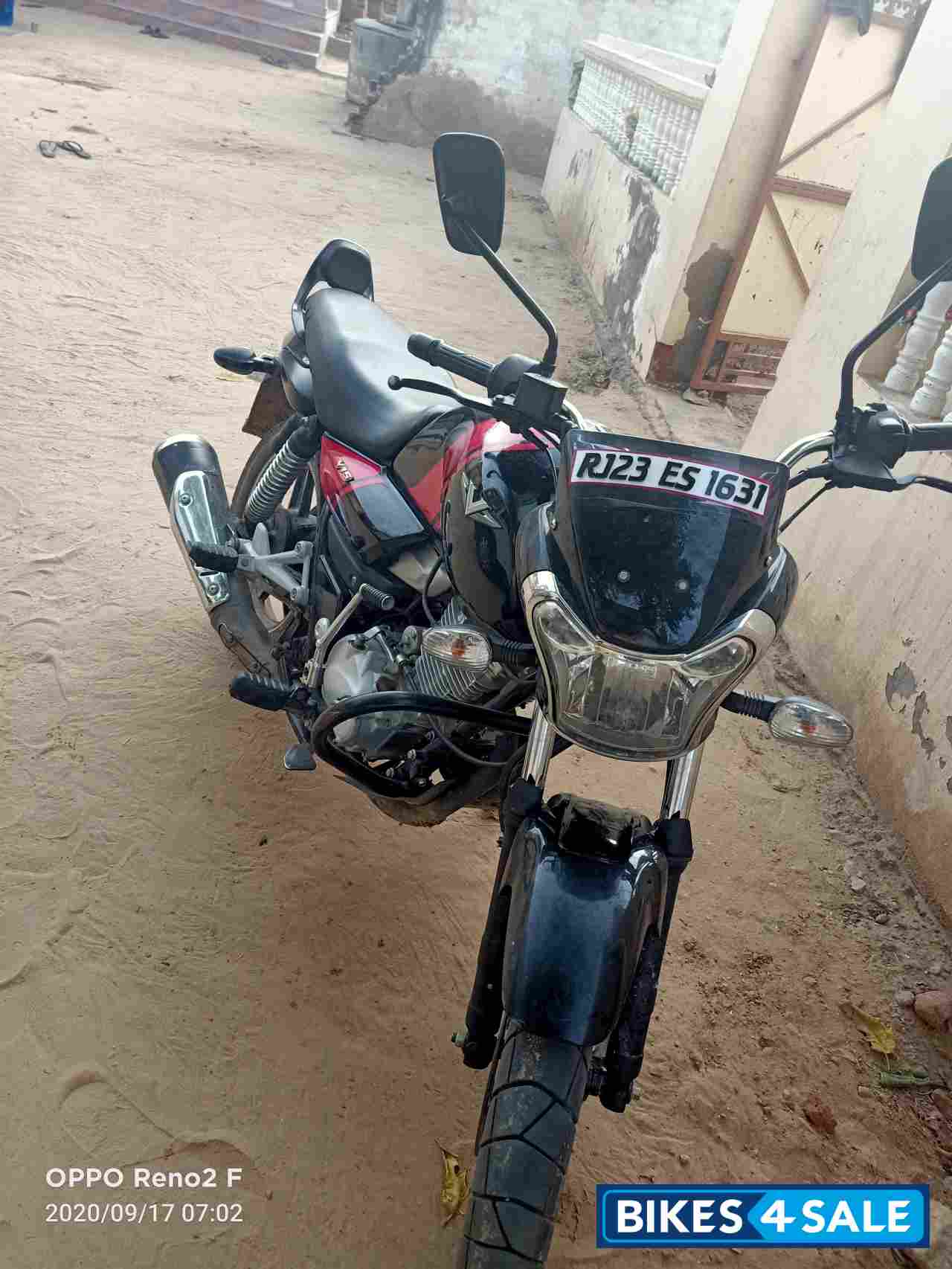 Bajaj V15