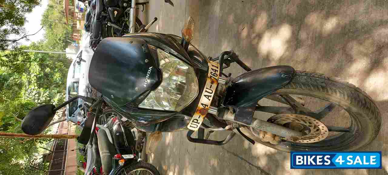 Black Honda CBF Stunner