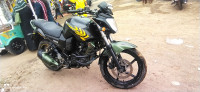..green Yamaha FZ-S