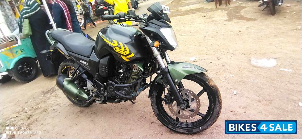 ..green Yamaha FZ-S ..green Yamaha FZ-S