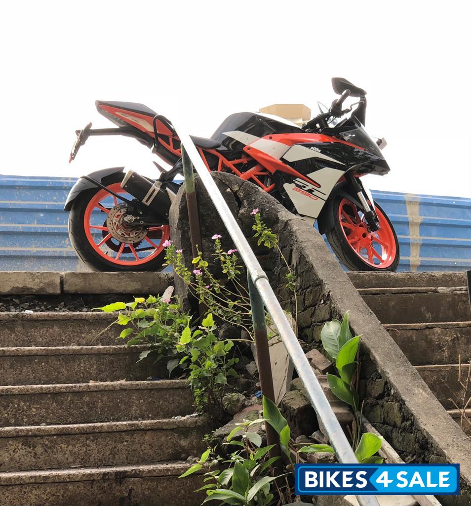 Ebony Black KTM RC 390