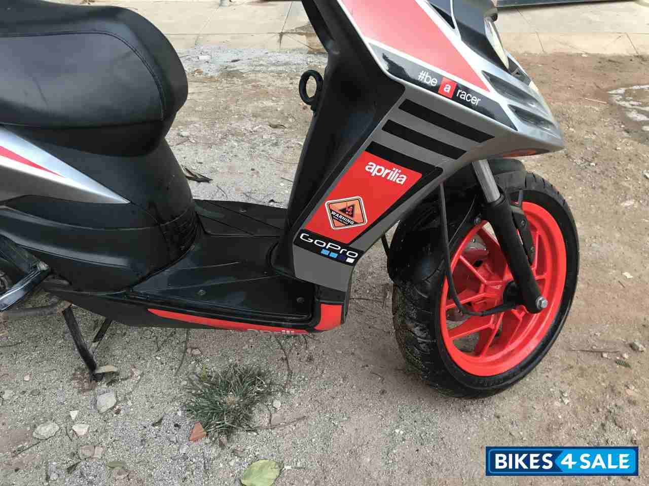 Silver Aprilia SR 150 Race