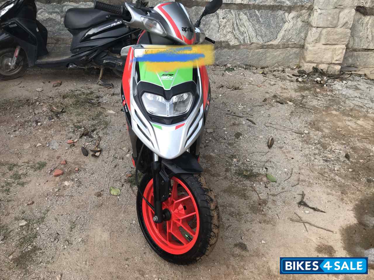 Silver Aprilia SR 150 Race Silver Aprilia SR 150 Race