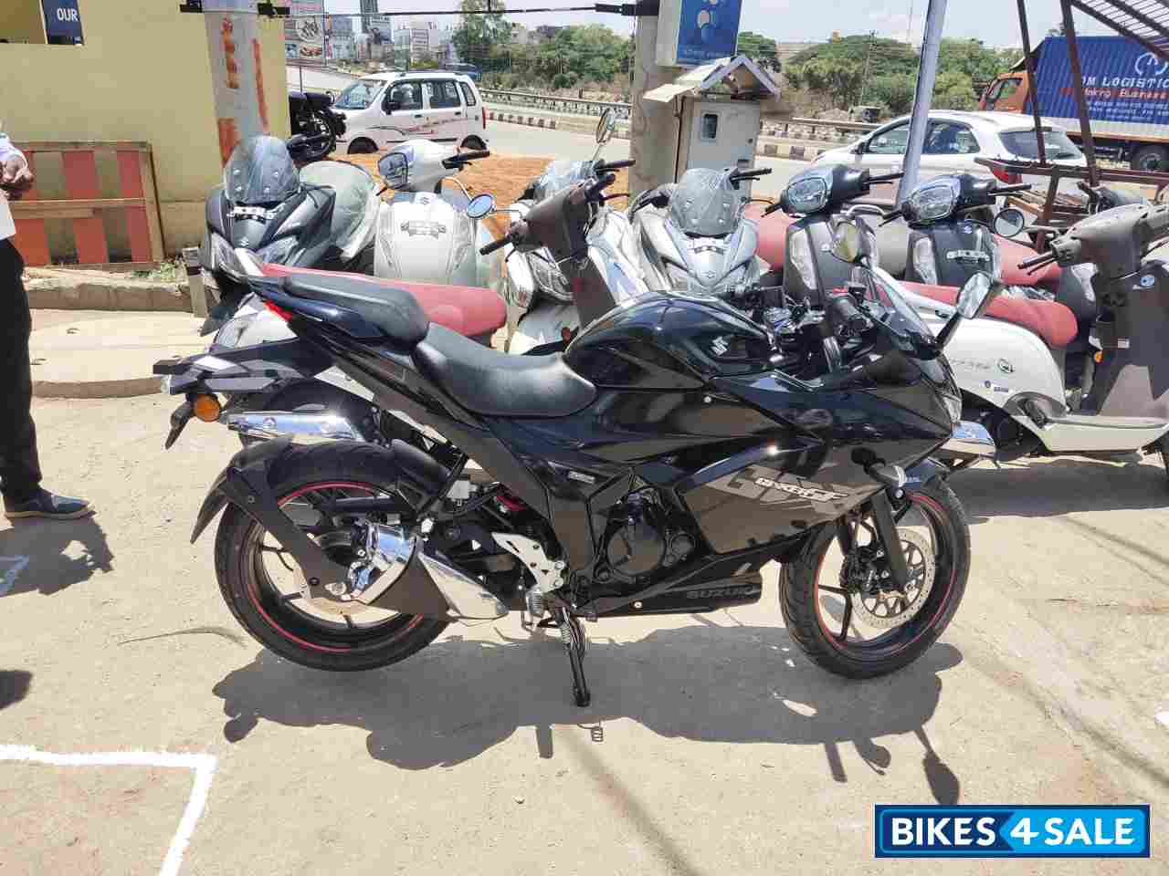 Black Suzuki Gixxer SF BS6
