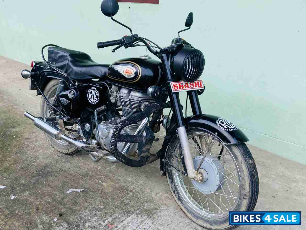 Black Royal Enfield Bullet Standard 350