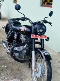 Black Royal Enfield Bullet Standard 350