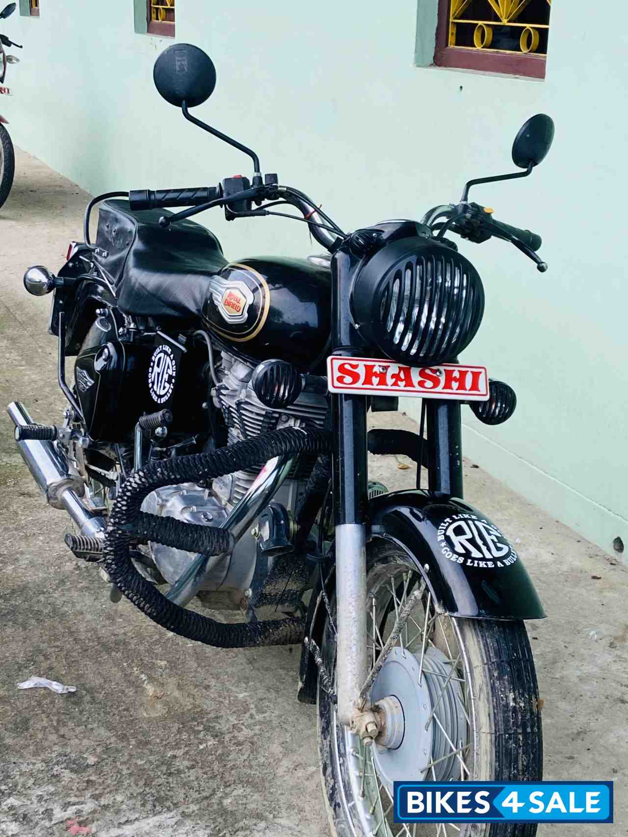 Black Royal Enfield Bullet Standard 350