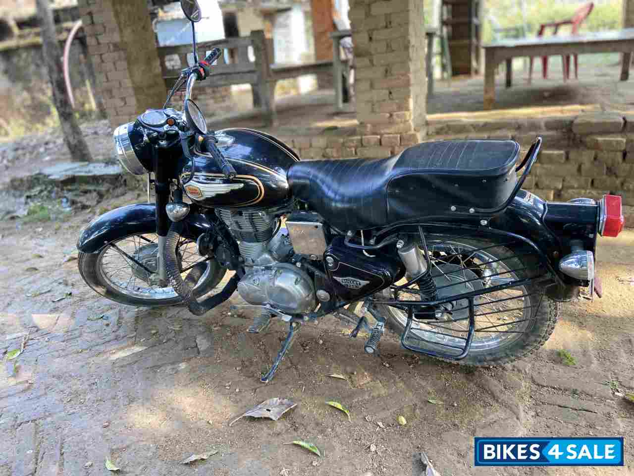 Black Royal Enfield Bullet Standard 350