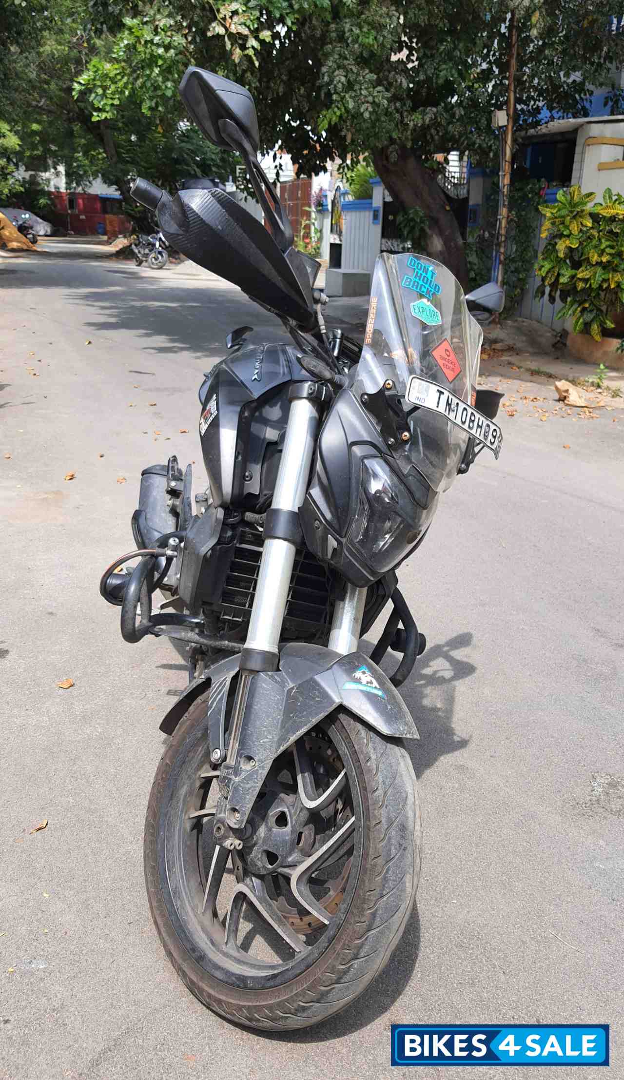 Black Bajaj Dominar 400 Disc