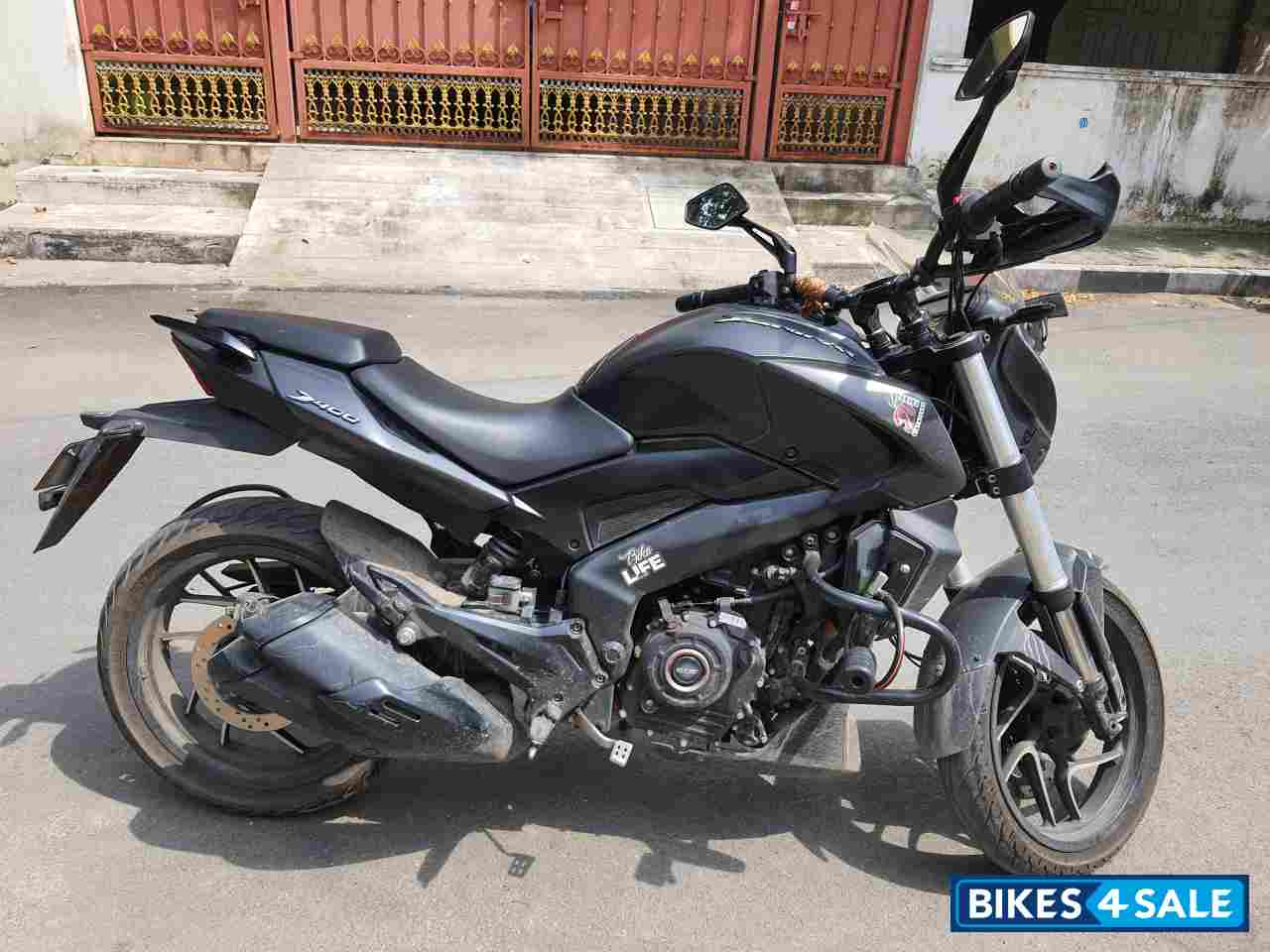 Black Bajaj Dominar 400 Disc