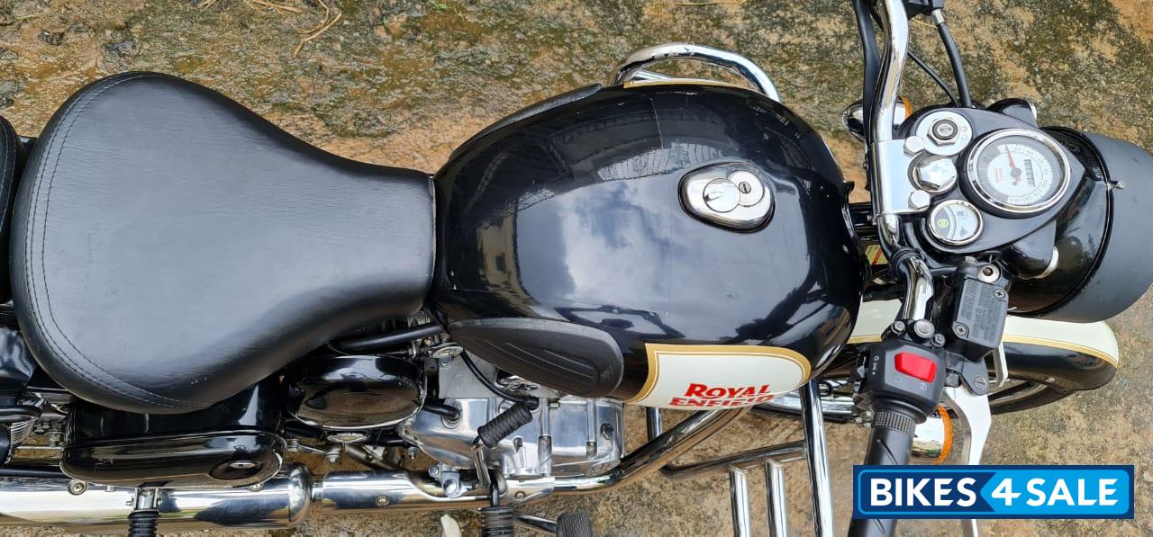 Black Royal Enfield Classic 500