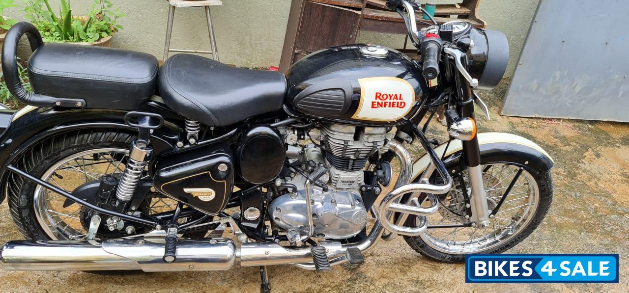 Black Royal Enfield Classic 500