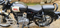 Black Royal Enfield Classic 500