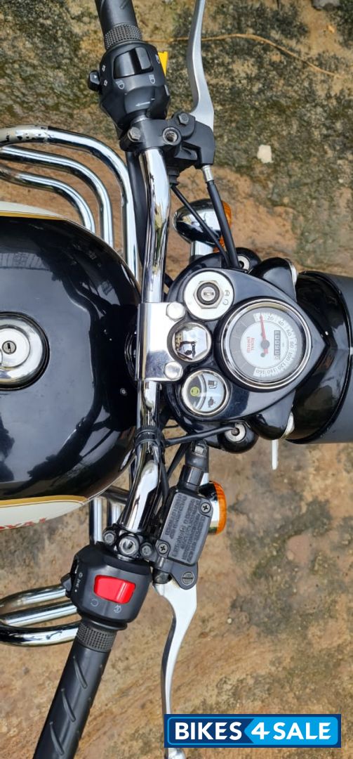 Black Royal Enfield Classic 500