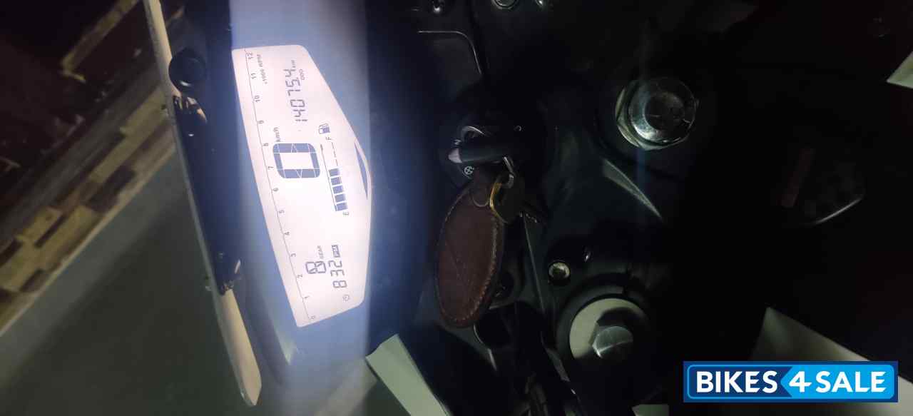 White TVS Apache RTR 200 4V White TVS Apache RTR 200 4V