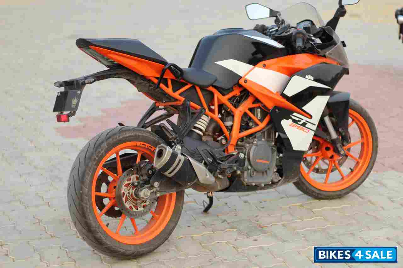 Black KTM RC 390 Black KTM RC 390
