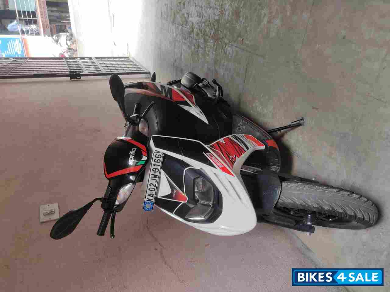 White Aprilia SR 150