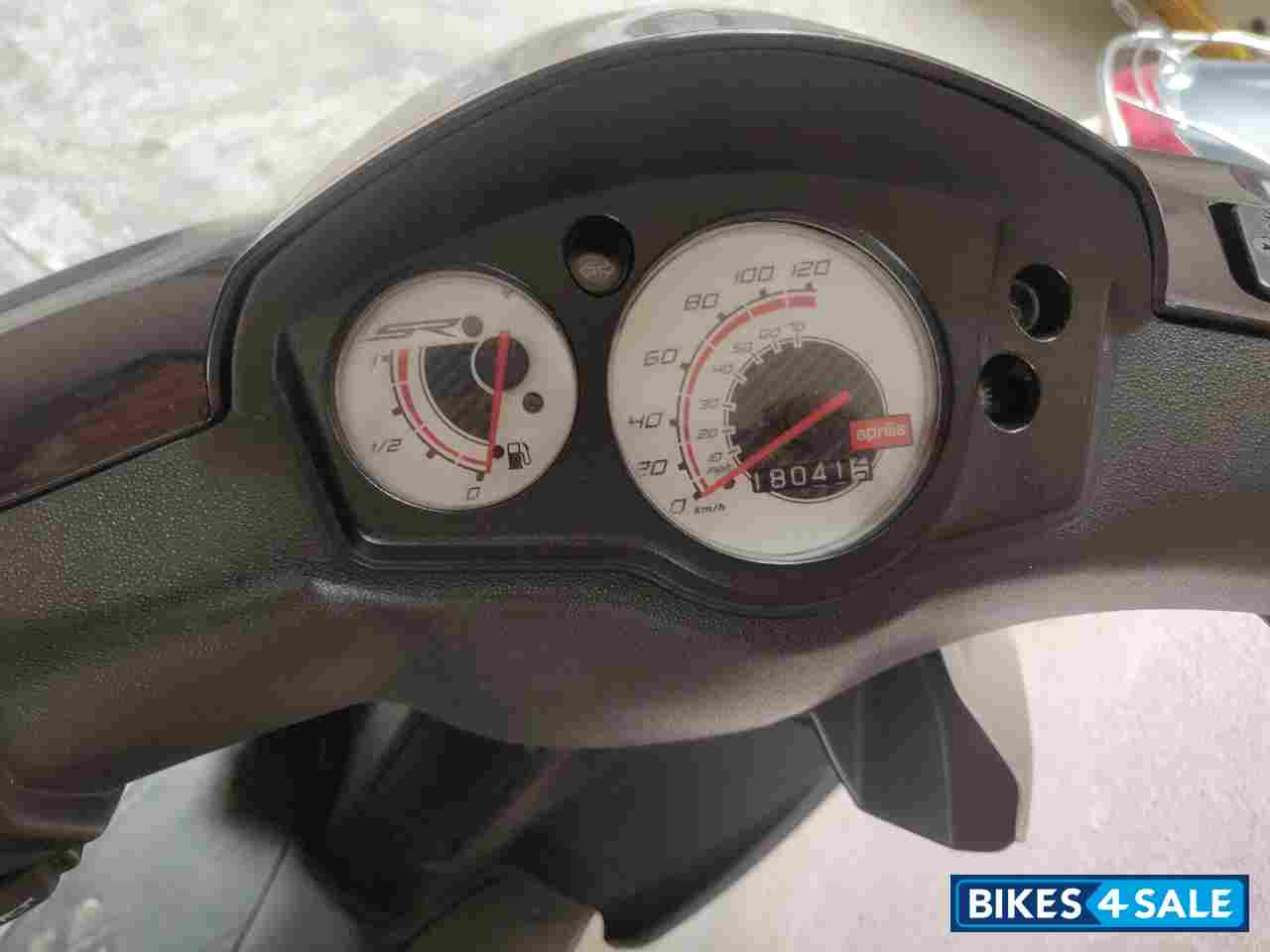 White Aprilia SR 150