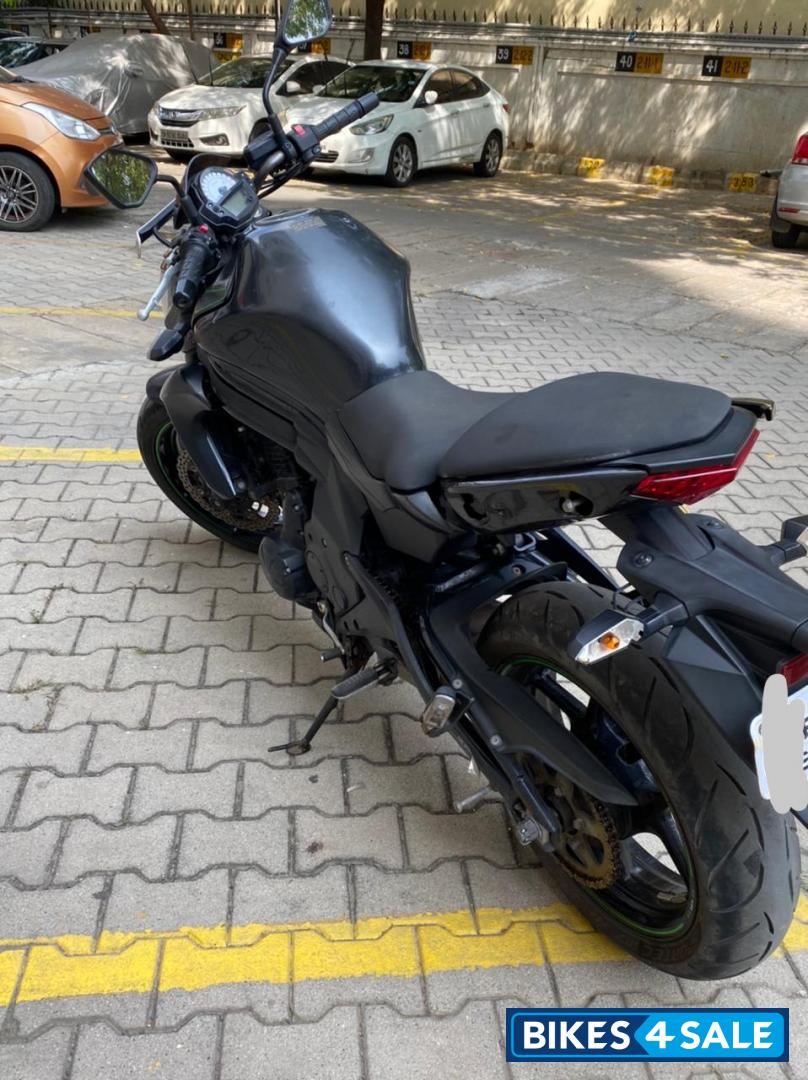 Black/grey Kawasaki ER-6n