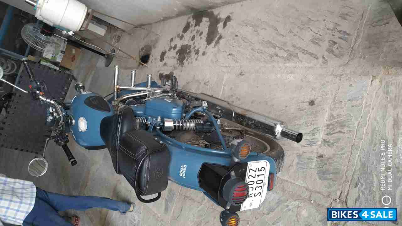 Royal Enfield Classic Squadron Blue